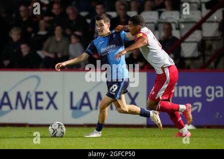 Stevenage, Großbritannien. Juni 2021. Anis Mehmeti (19) von Wycombe Wanderers während des Carabao Cup-Spiels zwischen Stevenage und Wycombe Wanderers am 24. August 2021 im Lamex Stadium, Stevenage, England. Foto von David Horn. Quelle: Prime Media Images/Alamy Live News Stockfoto