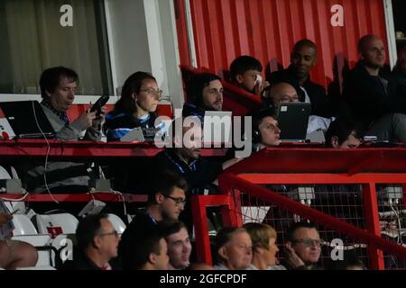 Stevenage, Großbritannien. Juni 2021. Press Box während des Carabao Cup-Spiels zwischen Stevenage und Wycombe Wanderers am 24. August 2021 im Lamex Stadium, Stevenage, England. Foto von David Horn. Quelle: Prime Media Images/Alamy Live News Stockfoto