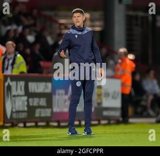 Stevenage, Großbritannien. Juni 2021. Alex Revell (Manager) von Stevenage während des Carabao Cup-Spiels zwischen Stevenage und Wycombe Wanderers am 24. August 2021 im Lamex Stadium, Stevenage, England. Foto von David Horn. Quelle: Prime Media Images/Alamy Live News Stockfoto