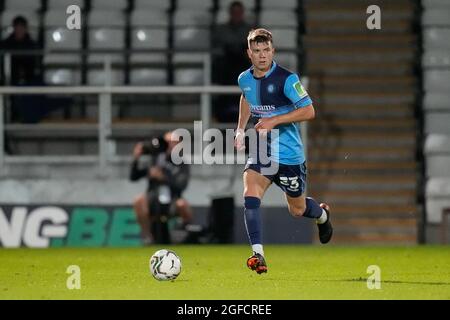 Stevenage, Großbritannien. Juni 2021. Oliver Pendlebury (33) von Wycombe Wanderers während des Carabao Cup-Spiels zwischen Stevenage und Wycombe Wanderers am 24. August 2021 im Lamex Stadium, Stevenage, England. Foto von David Horn. Quelle: Prime Media Images/Alamy Live News Stockfoto