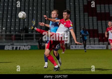 Stevenage, Großbritannien. Juni 2021. Spielaction während des Carabao Cup-Spiels zwischen Stevenage und Wycombe Wanderers am 24. August 2021 im Lamex Stadium, Stevenage, England. Foto von David Horn. Quelle: Prime Media Images/Alamy Live News Stockfoto