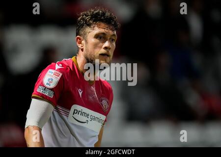 Stevenage, Großbritannien. Juni 2021. Ben Coker (3) von Stevenage während des Carabao Cup-Spiels zwischen Stevenage und Wycombe Wanderers am 24. August 2021 im Lamex Stadium, Stevenage, England. Foto von David Horn. Quelle: Prime Media Images/Alamy Live News Stockfoto