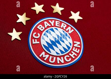 Nahaufnahme des FC Bayern Munchen Trikots 2020/21. Stockfoto