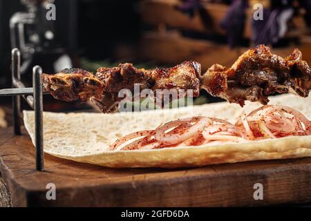 Gegrillte schaschlik-Spieße mit georgianischem Hammelfleisch Stockfoto