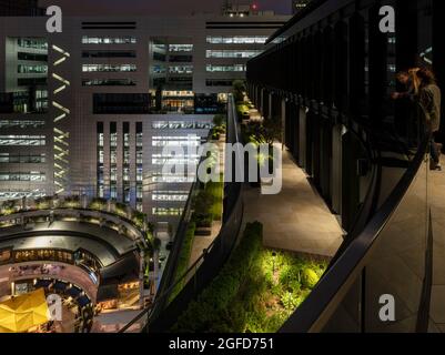 Blick von der Dachterrasse. 100 Liverpool Street, London, Großbritannien. Architekt: Hopkins Architects Partnership LLP, 2021. Stockfoto