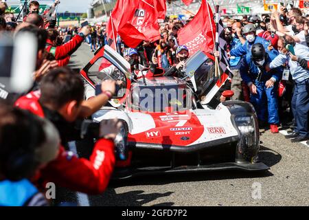 Le Mans, Frankreich. August 2021. Le Mans: 24 Stunden von Le Mans 2021 am 22. August 2021, (Foto von Jürgen Tap) 07 Conway Mike (GBR), Kobayashi Kamui (JPN), Lopez Jose Maria (ARG), Toyota Gazoo Racing, Toyota GR010 - Hybrid, Siegerauto von Le Mans während der 24 Stunden von Le Mans 2021 Quelle: dpa/Alamy Live News Stockfoto