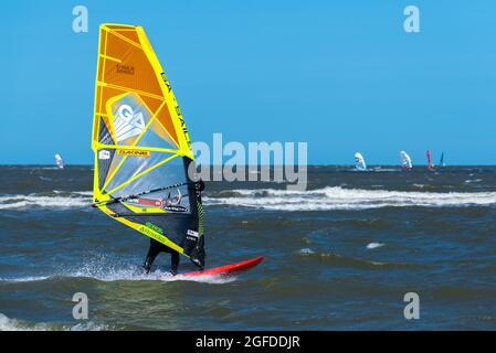 Multivan Windsurf Cup, St.-Peter-Ording, Halbinsel Eiderstedt, Nordfriesland, Schleswig-Holstein, Deutschland Stockfoto