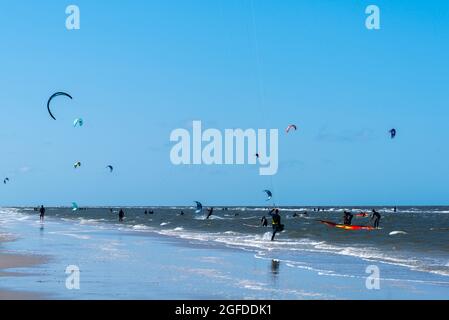 Multivan Windsurf Cup, St.-Peter-Ording, Halbinsel Eiderstedt, Nordfriesland, Schleswig-Holstein, Deutschland Stockfoto