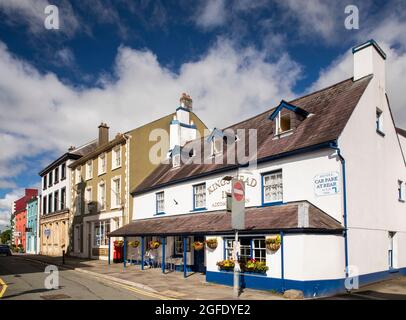 Großbritannien, Wales, Carmarthenshire, Llandovery, Market Square, Kings Head Inn, Heimstadion der Black Ox Bank Stockfoto