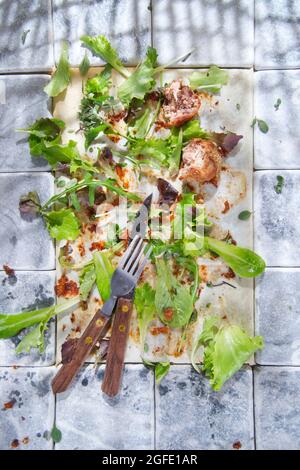 Was bleibt am Ende eine Schüssel mit Gemüse und Fleisch Stockfoto