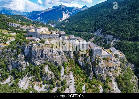 Mavic Drohnenaufnahmen von Fort Victor-Emmanuel vom Barrière de L'esseillon, Modane, Frankreich Stockfoto