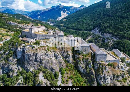 Mavic Drohnenaufnahmen von Fort Victor-Emmanuel vom Barrière de L'esseillon, Modane, Frankreich Stockfoto