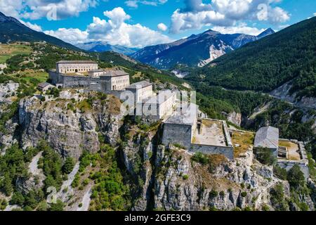 Mavic Drohnenaufnahmen von Fort Victor-Emmanuel vom Barrière de L'esseillon, Modane, Frankreich Stockfoto