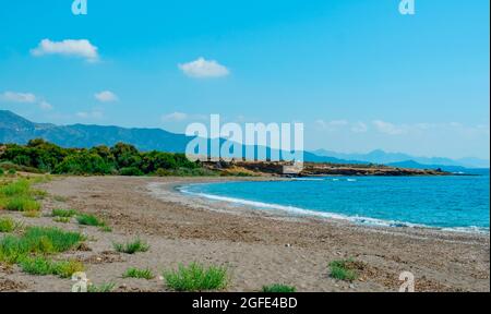 Blick nach Norden über den einsamen Strand El Rafal, in Aguilas, an der Costa Calida Küste, Region Murcia, Spanien Stockfoto