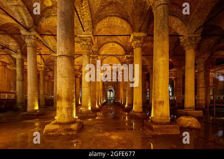 Die Basilika Zisterne - unterirdische Wasser Reservoir Build von Kaiser Justinianus im 6. Jahrhundert, Istanbul, Türkei Stockfoto