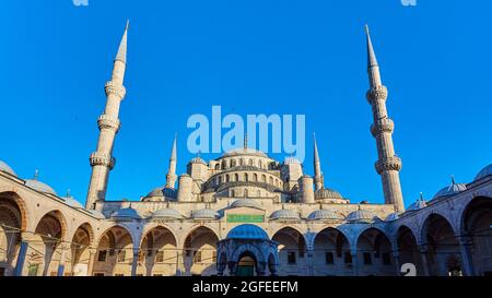 Die blaue Moschee, die auch als Sultan Ahmed Mosque oder Sultan-Ahmet-Moschee in Istanbul, Türkei Stockfoto