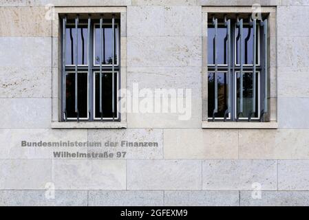 Berlin, 22. August 2021, Detail des Bundesfinanzministeriums im Gebäude des ehemaligen Reichsluftfahrtministeriums. Stockfoto