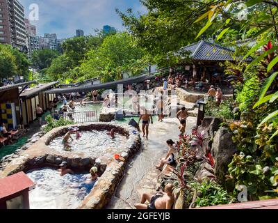 Beitou, Taiwan - 6. Oktober 2016: Öffentliche Schwimmbäder mit Wasser aus heißen Quellen Stockfoto
