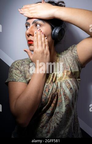 Influencer bereitet sein soziales Image vor. Mailand, Italien Stockfoto