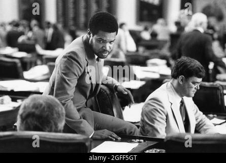 Austin Texas USA, um 1989: Schwarzer Staatsvertreter Ron Wilson, D-Houston, auf dem Boden des Repräsentantenhauses von Texas. ©Bob Daemmrich Stockfoto