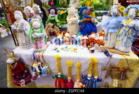 Odessa, Ukraine. August 2021. 21-24 Aug 2021 Primorsky veranstaltete das 12. Wyschywanka-Festival, das zeitgleich mit dem Flaggentag und dem Unabhängigkeitstag der Ukraine stattfand. Odessa, Ukraine, Tageslicht, Vollformat. Quelle: Arkadiy Luchak/Alamy Live News Stockfoto