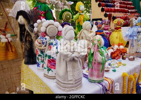 Odessa, Ukraine. August 2021. 21-24 Aug 2021 Primorsky veranstaltete das 12. Wyschywanka-Festival, das zeitgleich mit dem Flaggentag und dem Unabhängigkeitstag der Ukraine stattfand. Odessa, Ukraine, Vollformat. Quelle: Arkadiy Luchak/Alamy Live News Stockfoto