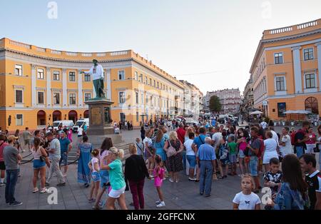 Odessa, Ukraine. August 2021. 21-24 Aug 2021 Primorsky veranstaltete das 12. Wyschywanka-Festival, das zeitgleich mit dem Flaggentag und dem Unabhängigkeitstag der Ukraine stattfand. Odessa, Ukraine, Farbe. Quelle: Arkadiy Luchak/Alamy Live News Stockfoto