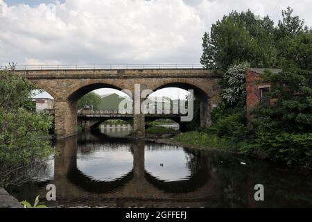 River Don in Attercliffe Sheffield England, entlang der fünf Wehre gehen, Blick auf Brücken. Stellen Sie sich vor, morgen aufzuwachen und alle Musik ist verschwunden Stockfoto