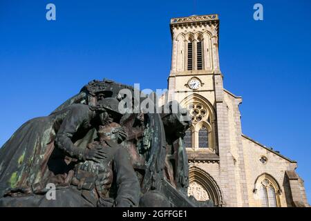 Gedenkstätte zum Ersten Weltkrieg und Kirche der Muttergottes, Bricquebec, Abteilung Manche, Cotentin, Region Normandie, Frankreich Stockfoto