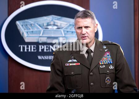 Arlington, Vereinigte Staaten Von Amerika. August 2021. Der Generalmajor der US-Armee, General Hank Taylor, hält die tägliche Pressekonferenz zu Afghanistan am 25. August 2021 im Pentagon in Arlington, Virginia. Quelle: Planetpix/Alamy Live News Stockfoto