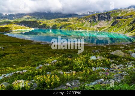 Der Goillet-See, ein künstliches Becken am Fuße des Matterhorns, dessen Staudamm in einem Jahrzehnt gebaut wurde Stockfoto