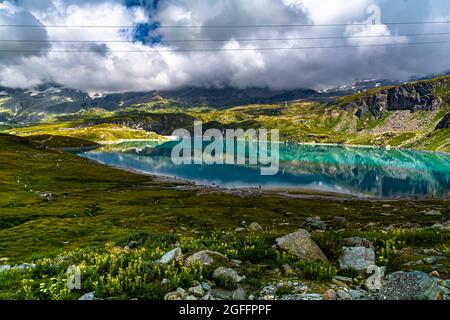 Der Goillet-See, ein künstliches Becken am Fuße des Matterhorns, dessen Staudamm in einem Jahrzehnt gebaut wurde Stockfoto