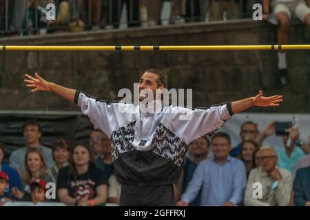 Lausanne, Schweiz. Mai 2021. Gianmarco Tambari aus Italien ist während des Hochsprungwettbewerbs beim City Event des Grand-Prix Athletissima Wanda Diamond League in Lausanne 2021 im Einsatz (Foto: Eric Dubost/Pacific Press) Quelle: Pacific Press Media Production Corp./Alamy Live News Stockfoto