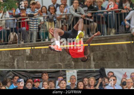 Lausanne, Schweiz. Mai 2021. Shelby McEwen aus den USA ist während des Hochsprungwettbewerbs beim City Event des Grand-Prix Athletissima Wanda Diamond League in Lausanne 2021 im Einsatz (Foto: Eric Dubost/Pacific Press) Quelle: Pacific Press Media Production Corp./Alamy Live News Stockfoto