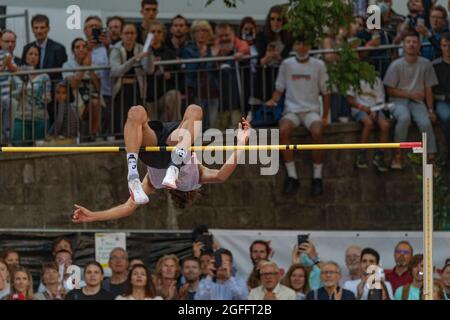 Lausanne, Schweiz. Mai 2021. Gianmarco Tambari aus Italien ist während des Hochsprungwettbewerbs beim City Event des Grand-Prix Athletissima Wanda Diamond League in Lausanne 2021 im Einsatz (Foto: Eric Dubost/Pacific Press) Quelle: Pacific Press Media Production Corp./Alamy Live News Stockfoto