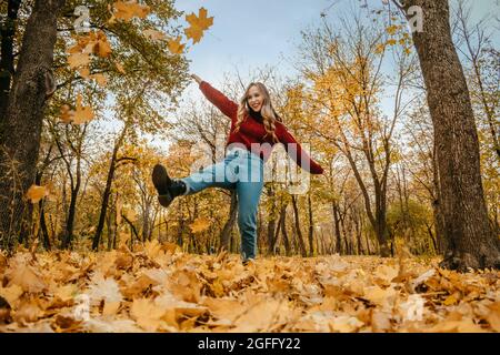 Aktivitäten für Happy Fall, verbessern Sie sich, Möglichkeiten, glücklich und gesund Herbst. Umarmen Sie Leben, Glück, fröhliche Gewohnheiten, Achtsamkeit, Gesundheit und gut Stockfoto