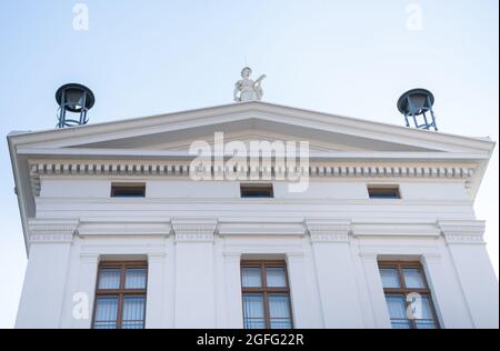 Die wunderschöne historische Stadt Schwerin in Deutschland ist bekannt für ihr altes und beeindruckendes Gebäude und ein Weltkulturerbe. Stockfoto