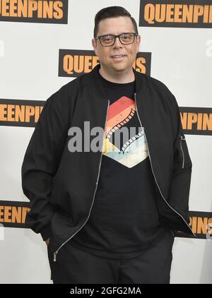 Los Angeles, USA. August 2021. Aron Gaudet bei STX's QUEENPINS Photocall, die am Mittwoch, dem 25. August 2021, im Four Seasons Hotel Los Angeles in Beverly Hills, CA, stattfand. (Foto: Sthanlee B. Mirador/Sipa USA) Quelle: SIPA USA/Alamy Live News Stockfoto