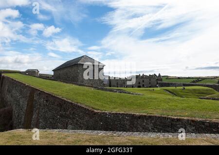 Garnison-Gebäude: Charles Fort hat einst den Eingang zum Hafen von Kinsale geschützt Stockfoto