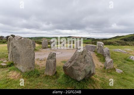Der Drombeg Stone Circle in der Grafschaft Cork ist eines von mehreren megalithischen Denkmälern in Irland. Stockfoto