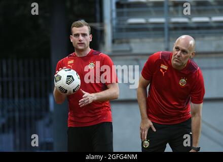 Non Exclusive: ZAPORIZHZHIA, UKRAINE - 25. AUGUST 2021 - die Teilnehmer des offenen Trainings des FC Rapid Austria werden vor der UEF 2021/2022 abgebildet Stockfoto