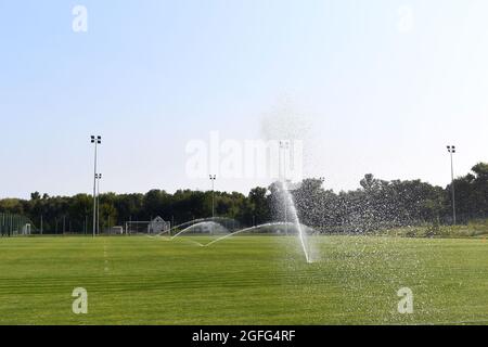 Nicht exklusiv: SAPORISCHSCHSCHJA, UKRAINE - 25. AUGUST 2021 - EIN Fußballfeld, Saporischschschja, Südost-Ukraine Stockfoto