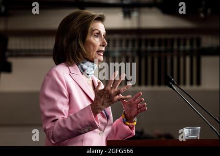 Washington, DC, USA. August 2021. 25. August 2021 - Washington, DC, USA: Die Sprecherin des Hauses NANCY PELOSI (D-CA) spricht auf ihrer wöchentlichen Pressekonferenz. (Bild: © Michael Brochstein/ZUMA Press Wire) Stockfoto