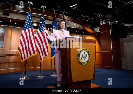 Washington, DC, USA. August 2021. 25. August 2021 - Washington, DC, USA: Die Sprecherin des Hauses NANCY PELOSI (D-CA) spricht auf ihrer wöchentlichen Pressekonferenz. (Bild: © Michael Brochstein/ZUMA Press Wire) Stockfoto