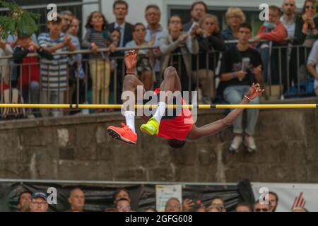 Lausanne, Schweiz. Mai 2021. Shelby McEwen aus den USA ist während des Hochsprungwettbewerbs beim City Event des Grand-Prix Athletissima Wanda Diamond League in Lausanne 2021 im Einsatz (Foto: Eric Dubost/Pacific Press/Sipa USA) Quelle: SIPA USA/Alamy Live News Stockfoto