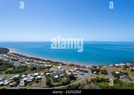 Kleines Küstenstädtchen Sarina Beach an der Korallensee, Queensland, Australien Stockfoto