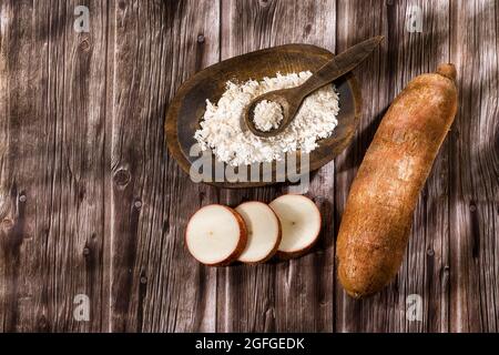 Manihot esculenta - Rohe Cassava-Wurzelstärke. Stockfoto