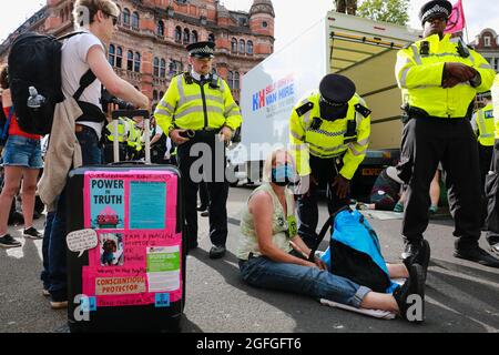 London, Großbritannien. 24. August 2021. Extinction Rebellion Protest im Cambridge Circus. Quelle: Waldemar Sikora Stockfoto