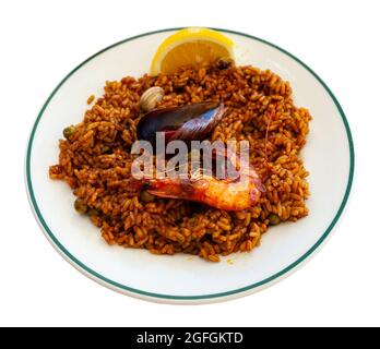Das beliebte Gericht der spanischen Küche ist Paella mit Meeresfrüchten Stockfoto