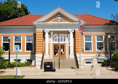 Baraboo, Wisconsin - USA - 23. August 2021: Die Carnegie Free Library wurde 1903 an einem wunderschönen Sommernachmittag eröffnet. Stockfoto